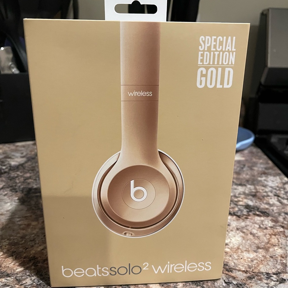 Beats Solo2 Wireless Headphones - Special Edition Gold